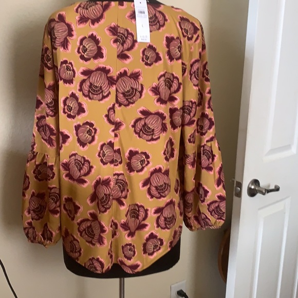 Ann Taylor L Floral top - Picture 3 of 4